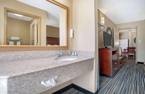 Brookhaven Hotel | Quality Inn Brookhaven