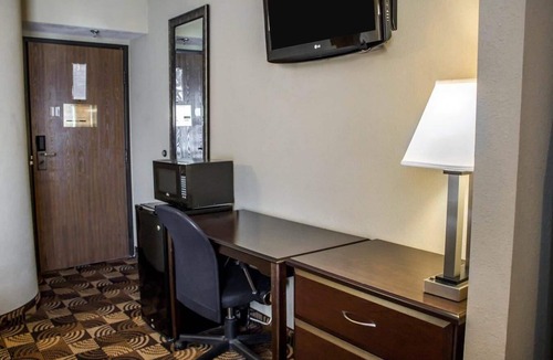 Brunswick Hotel | Quality Inn Brunswick Cleveland South