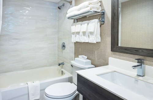 Barrie Hotel | Quality Inn