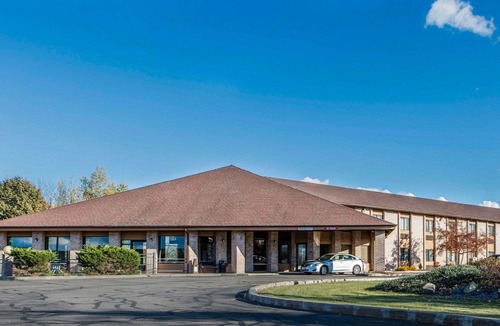 Mosinee Hotel | Quality Inn Central Wisconsin Airport