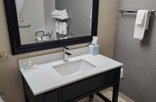 Clarion Hotel | Quality Inn Clarion