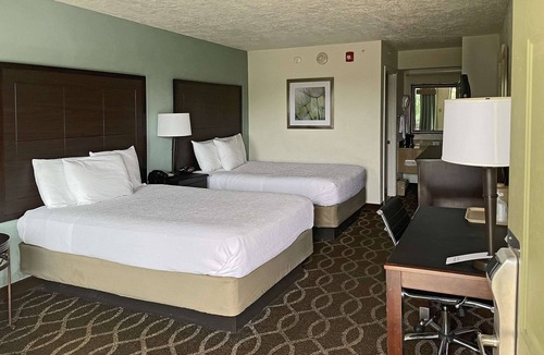 Clinton Hotel | Quality Inn Clinton North