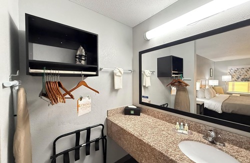 Crestview Hotel | Quality Inn Crestview I-10 Eglin AFB Area