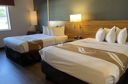 Clinton Hotel | Quality Inn Frontier at U.S. Hwy 30