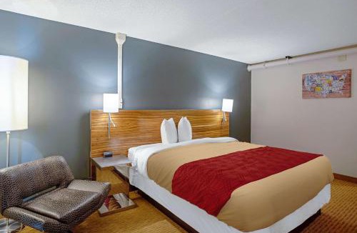 Clinton Hotel | Quality Inn Frontier at US Hwy 30