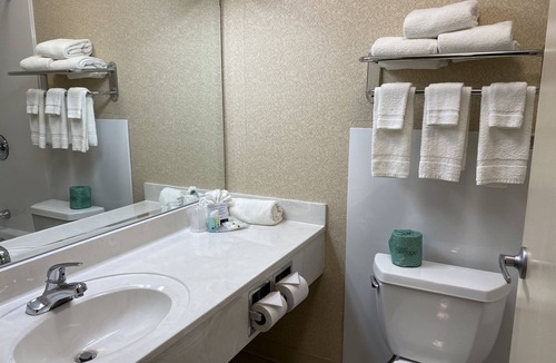 Geneseo Hotel | Quality Inn Geneseo