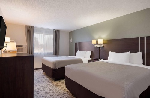 Canton Hotel | Quality Inn Hall of Fame