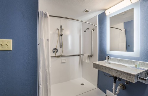 Hampton Hotel | Quality Inn Hampton - Newport News