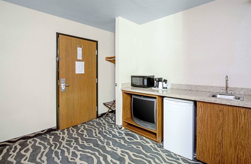 Huron Hotel | Quality Inn Huron