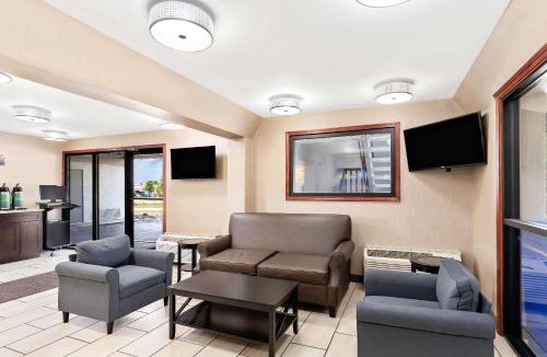 Middleburg Heights Hotel | Quality Inn Middleburg Heights near Cleveland Airport