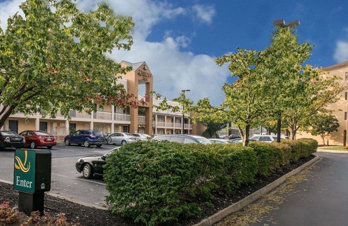 Newark Hotel | Quality Inn Newark