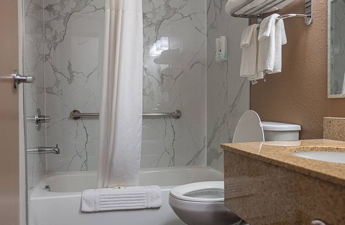 Noblesville Hotel | Quality Inn Noblesville - Indianapolis