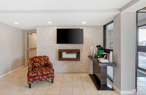 Peterborough Hotel | Quality Inn Peterborough