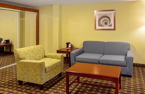 Plainfield Hotel | Quality Inn Plainfield I-395