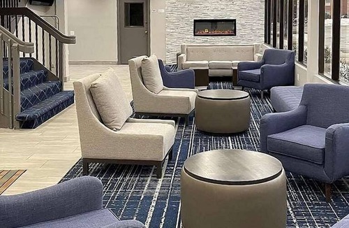 Roseville Hotel | Quality Inn Roseville-Detroit North