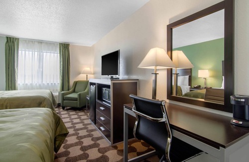 Russell Hotel | Quality Inn Russell