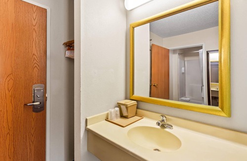 Shorewood-Tower Hills-Harbert Hotel | Quality Inn Sawyer
