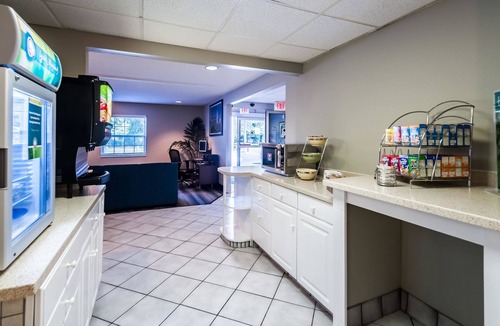 Solomons Hotel | Quality Inn Solomons - Beacon Marina