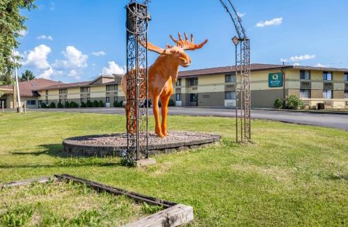 Black River Falls Hotel | Quality Inn & Suites Black River Falls I-94