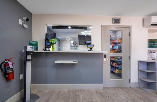 Hollywood Hills Hotel | Quality Inn & Suites Airport-Cruise Port Hollywood