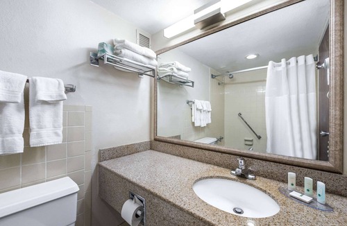 Albert Lea Hotel | Quality Inn & Suites Albert Lea