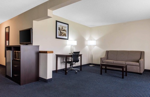 Anderson Hotel | Quality Inn & Suites Anderson I-69