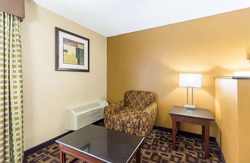 Arden Hills Hotel | Quality Inn & Suites Arden Hills - Saint Paul North