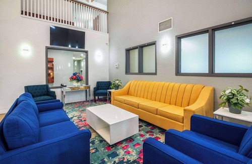 Grimsby Hotel | Quality Inn & Suites