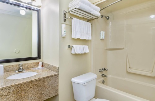 High Level Hotel | Quality Inn & Suites