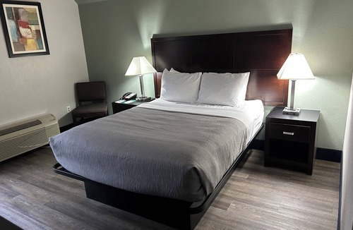 Roselawn Finance Hotel | Quality Inn & Suites Cincinnati Uptown Norwood