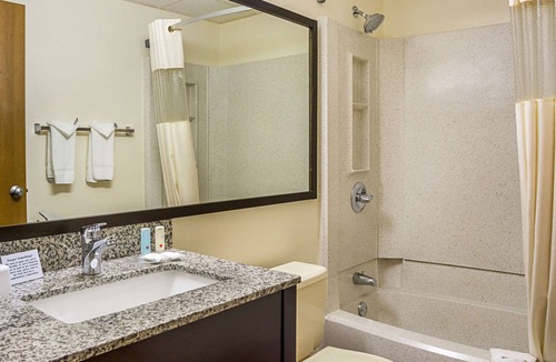 Sunnyside Hotel | Quality Inn & Suites Clackamas – Portland
