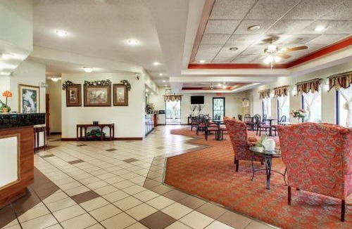 Clinton Hotel | Quality Inn & Suites Clinton - Jackson West