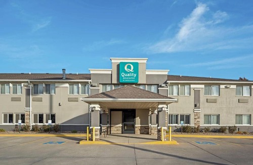 Greater South Side Hotel | Quality Inn & Suites Des Moines Airport