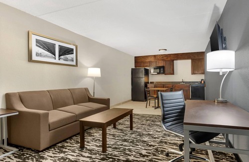Easley Hotel | Quality Inn & Suites Easley - Greenville