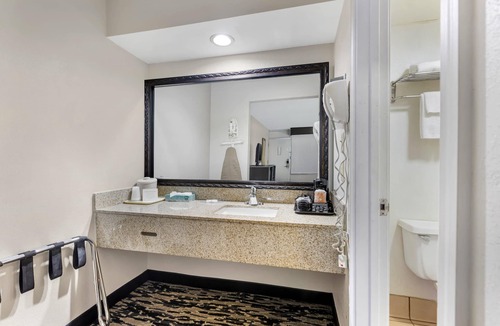 Easley Hotel | Quality Inn & Suites Easley - Greenville
