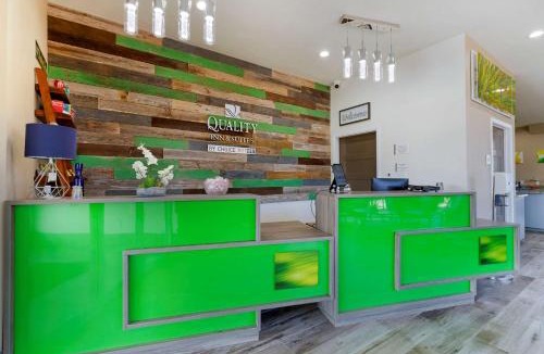 Elgin Hotel | Quality Inn & Suites Elgin