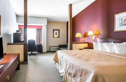 Elizabethtown Hotel | Quality Inn & Suites Elizabethtown