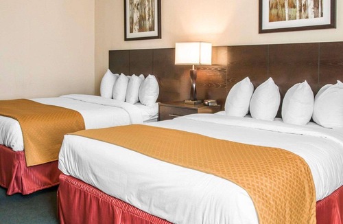 Escanaba Hotel | Quality Inn & Suites Escanaba North