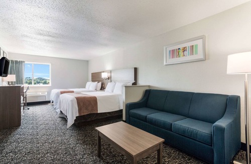 Ferdinand Hotel | Quality Inn & Suites Ferdinand