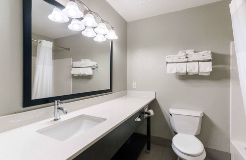 Ferdinand Hotel | Quality Inn & Suites Ferdinand