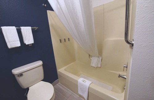 Georgetown Hotel | Quality Inn & Suites Georgetown - Seaford