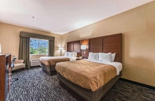 Flat Rock Hotel | Quality Inn & Suites Hendersonville - Flat Rock