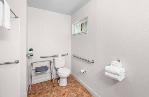 Jackson Hotel | Quality Inn & Suites Jackson