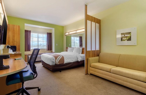 Lehigh Acres Hotel | Quality Inn & Suites Lehigh Acres Fort Myers
