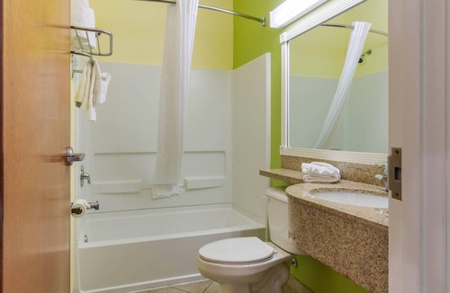 Lehigh Acres Hotel | Quality Inn & Suites Lehigh Acres Fort Myers
