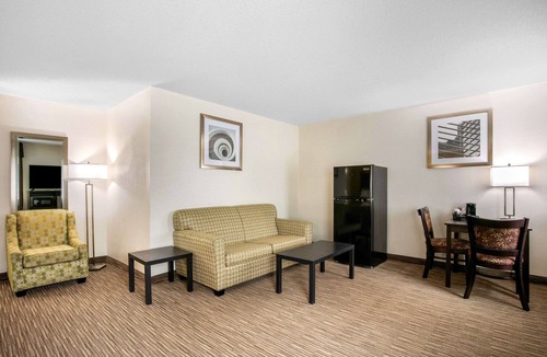 Metropolis Hotel | Quality Inn & Suites Metropolis I-24