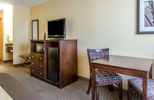 Mount Pleasant Hotel | Quality Inn & Suites Mount Pleasant