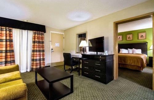 Moline Hotel | Quality Inn & Suites Moline Airport