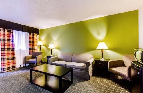 Moline Hotel | Quality Inn & Suites Moline Airport