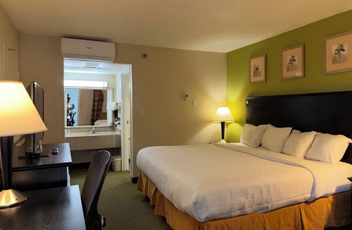 Quad Cities Hotel | Quality Inn & Suites Moline - Quad Cities